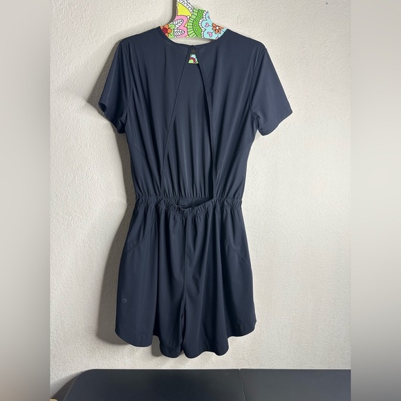 Lululemon Lightweight High-Neck Romper W1DU9R Black size 6 - Picture 3 of 6
